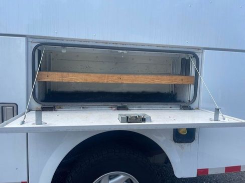 Used 2010 Ford E-350 and Econoline 350 Super Duty RWD image 7