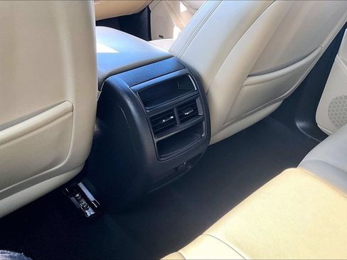 Used 2017 Cadillac XT5 FWD image 10