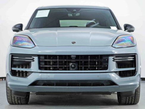 Used 2024 Porsche Cayenne Turbo image 7