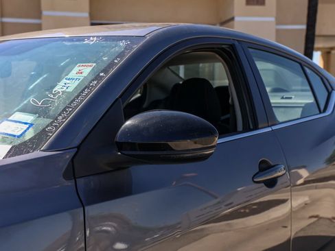 Used 2025 Nissan Sentra SR FWD image 12