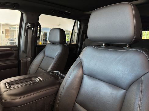 Used 2021 Chevrolet Suburban LT image 5