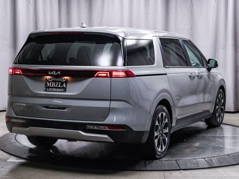 Used 2024 Kia Carnival EX image 4