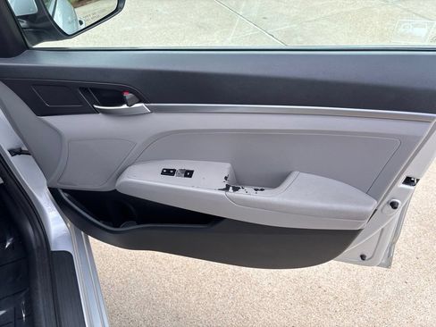 Used 2020 Hyundai Elantra SE FWD image 43