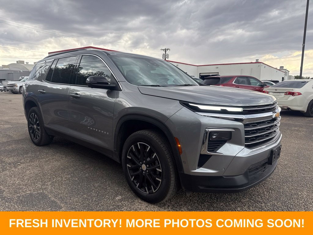 Used 2024 Chevrolet Traverse LT w/ Enhanced Driving Package FWD image 1