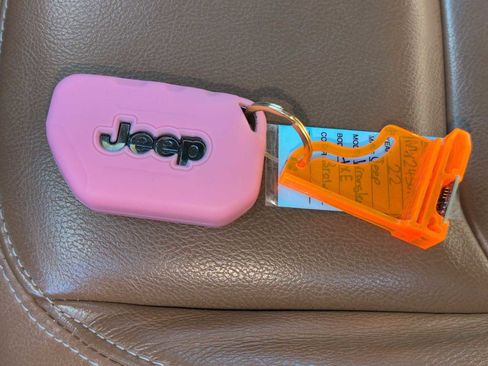 Used 2022 Jeep Wrangler Unlimited Rubicon w/ Cold Weather Group image 34