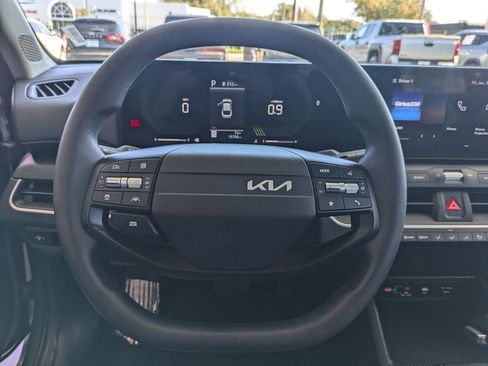 Used 2025 Kia K4 LXS image 21