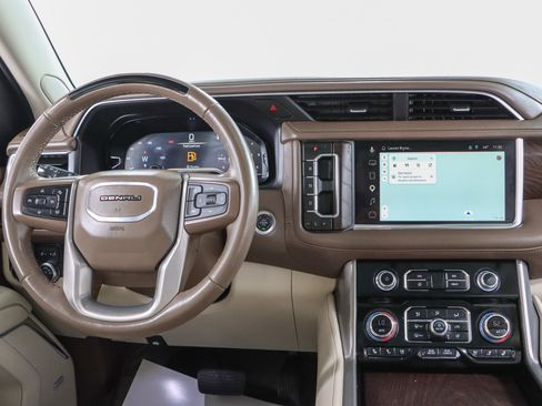 Used 2024 GMC Yukon Denali w/ Advanced Technology Package AWD/4WD image 18