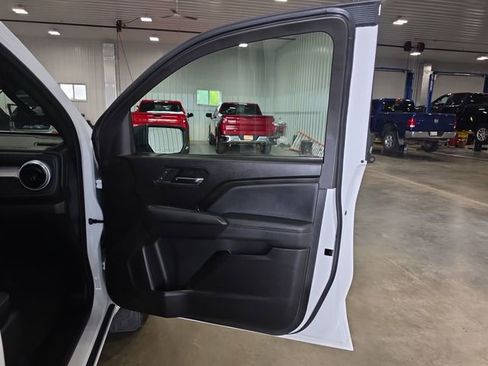 Used 2024 Chevrolet Colorado LT w/ LT Convenience Package II AWD/4WD image 32