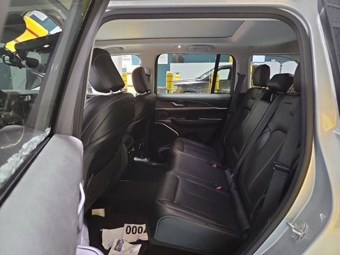 Used 2022 Jeep Grand Cherokee Limited 4xe image 13