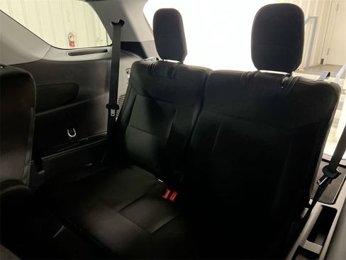 Used 2023 Ford Explorer XLT image 28