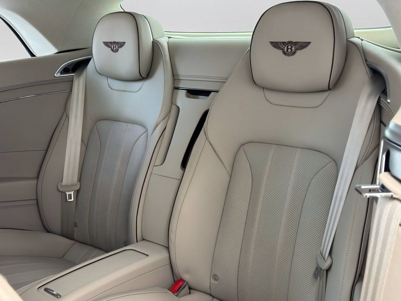 Used 2024 Bentley Continental GT AWD/4WD image 31