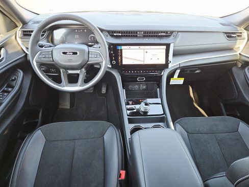 New 2026 Jeep Grand Cherokee Altitude image 10