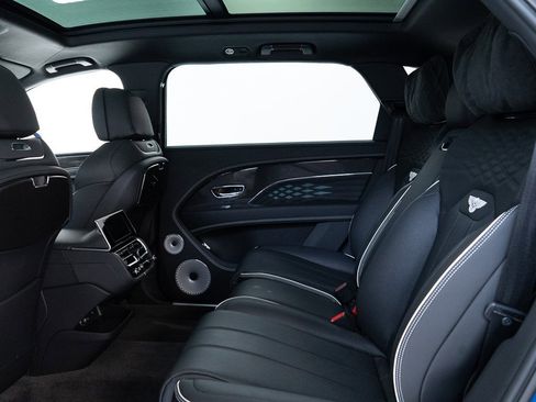 Certified 2025 Bentley Bentayga Extended Wheelbase image 24