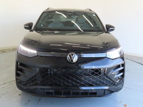 New 2026 Volkswagen Tiguan SE R-Line image 10