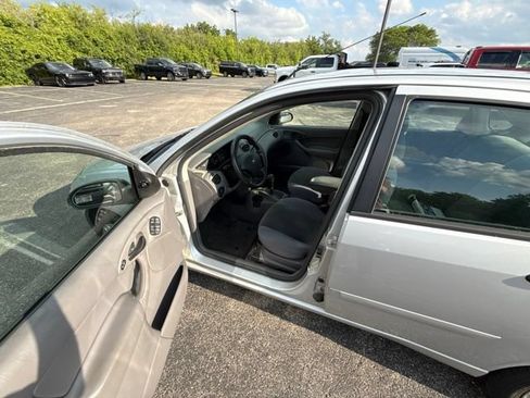 Used 2004 Ford Focus SE FWD image 9