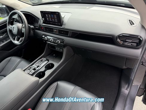 Certified 2025 Honda Pilot EX-L image 10