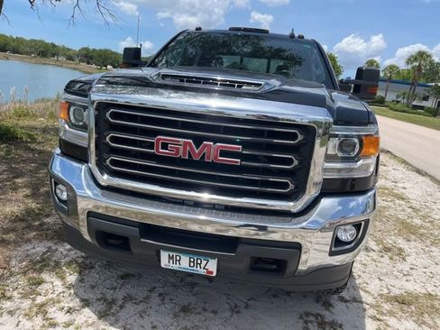 Used 2018 GMC Sierra 2500 SLE w/ SLE Preferred Package AWD/4WD image 2