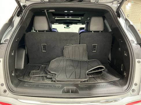 Used 2024 Buick Enclave Avenir w/ Avenir Technology Package AWD/4WD image 27