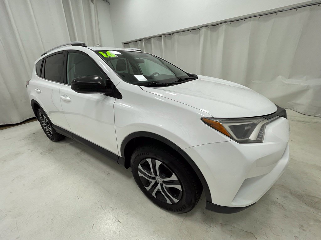 Used 2016 Toyota RAV4 LE AWD/4WD image 3