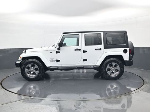 Used 2016 Jeep Wrangler Unlimited Sahara AWD/4WD image 8
