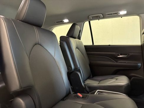 Used 2025 Toyota Grand Highlander FWD image 32