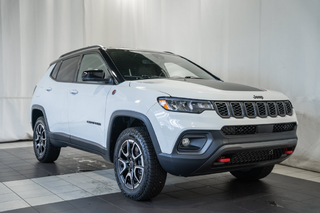 Certified 2025 Jeep Compass Trailhawk AWD/4WD image 1