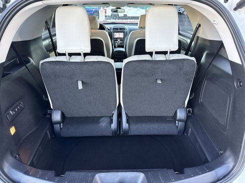 Used 2016 Ford Explorer Platinum image 30