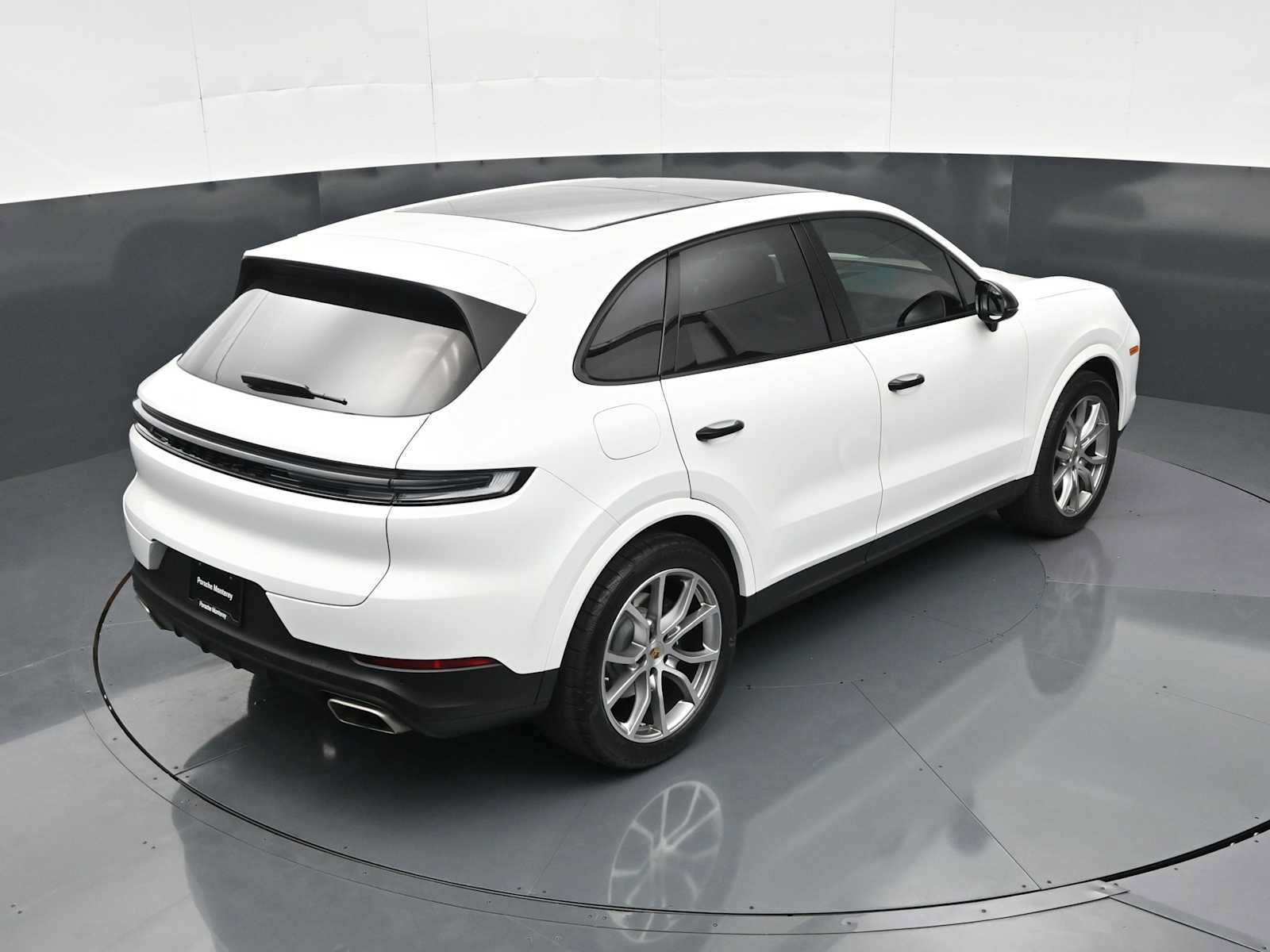 Certified 2024 Porsche Cayenne AWD/4WD image 34