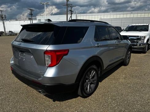 Used 2024 Ford Explorer XLT w/ Equipment Group 202A AWD/4WD image 7