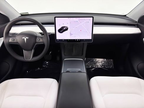 Used 2021 Tesla Model Y Long Range image 13