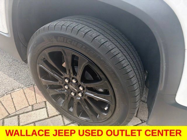 Used 2023 GMC Acadia SLT w/ Elevation Edition FWD image 14