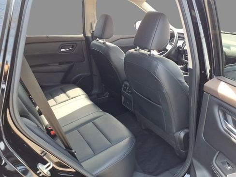 Used 2023 Nissan Rogue SV w/ SV Premium Package image 11