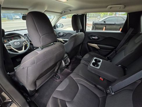 Used 2017 Jeep Cherokee Latitude w/ Safety/Convenience Group image 9