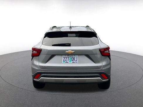 Used 2025 Chevrolet Trax LT image 6