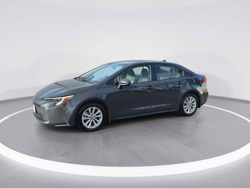 Used 2023 Toyota Corolla LE w/ LE Premium Package image 4