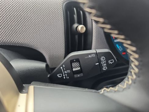 Used 2025 MINI Cooper 4-Door Hardtop FWD image 25