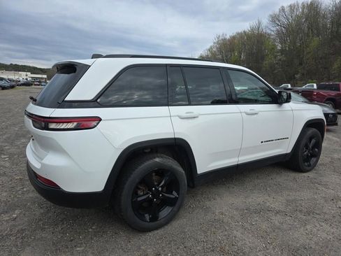 Used 2023 Jeep Grand Cherokee Altitude AWD/4WD image 2