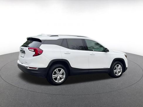 Used 2024 GMC Terrain SLT AWD/4WD image 15