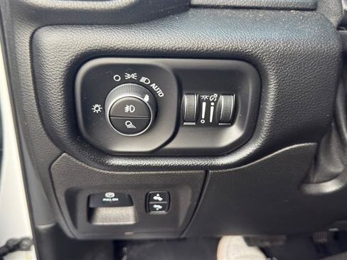 Used 2019 RAM 1500 Big Horn AWD/4WD image 31