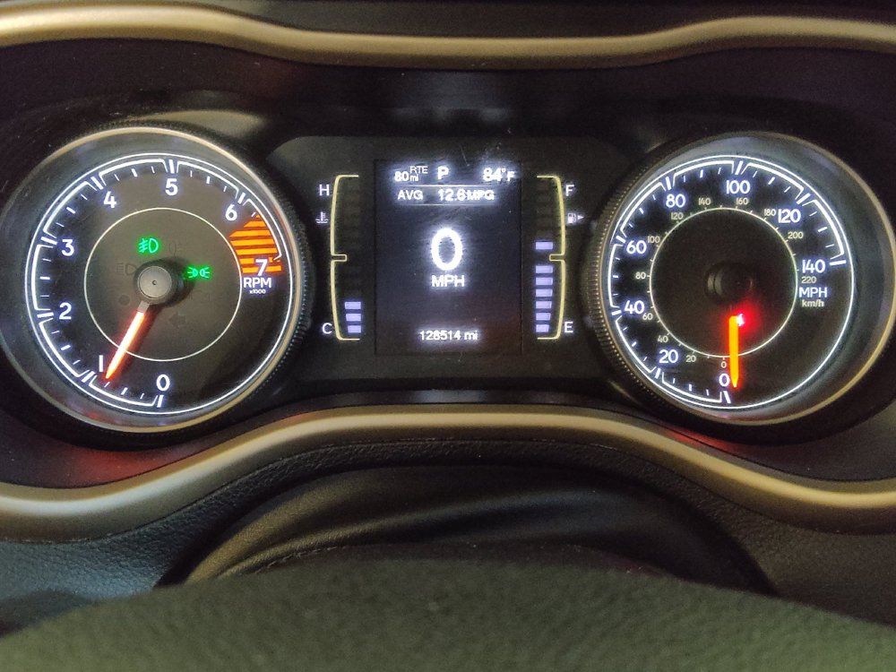 Used 2018 Jeep Cherokee Latitude w/ Altitude Package FWD image 23