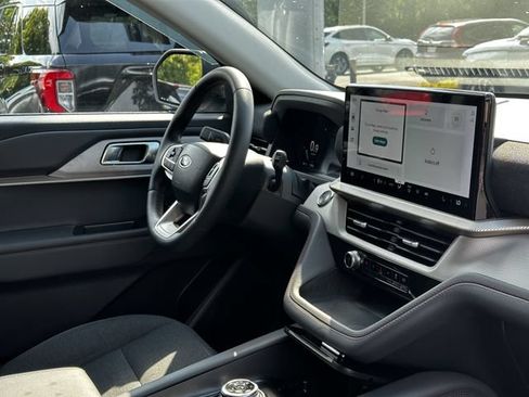 Certified 2025 Ford Explorer Active AWD/4WD image 33