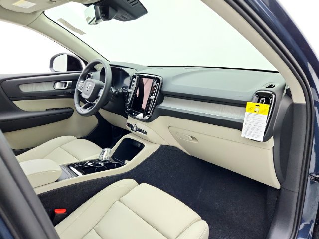 New 2026 Volvo XC40 B4 Plus w/ Climate Package FWD image 13