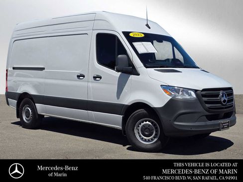 Used 2025 Mercedes-Benz Sprinter 2500 image 1