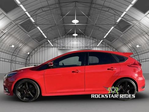 Used 2016 Ford Focus ST FWD image 11