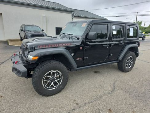 Used 2024 Jeep Wrangler Unlimited Rubicon w/ Dual Top Group AWD/4WD image 7