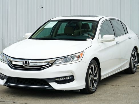 Used 2017 Honda Accord EX-L image 45