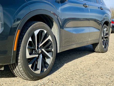 Used 2024 Mitsubishi Outlander SE image 17