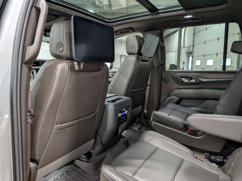 Used 2023 GMC Yukon Denali w/ Advanced Technology Package image 18