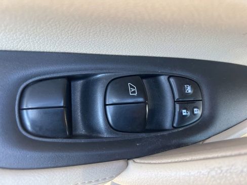 Used 2015 Nissan Rogue SV image 50