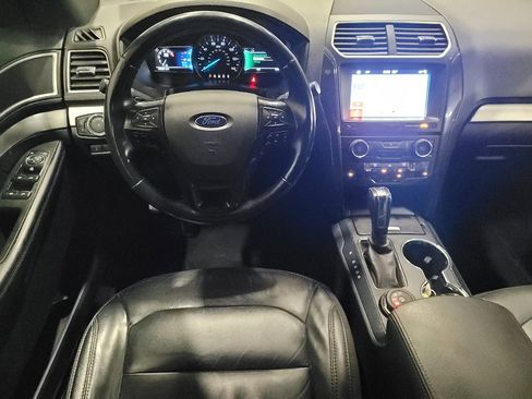 Used 2017 Ford Explorer XLT w/ Equipment Group 202A AWD/4WD image 22